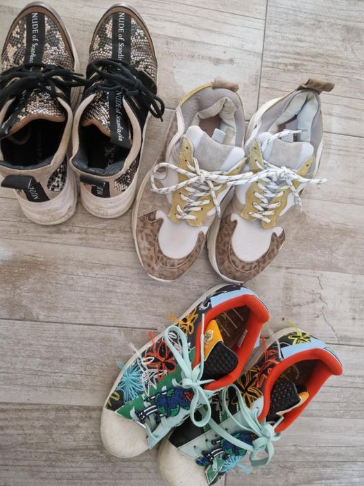 Дамски обувки на символични цени.