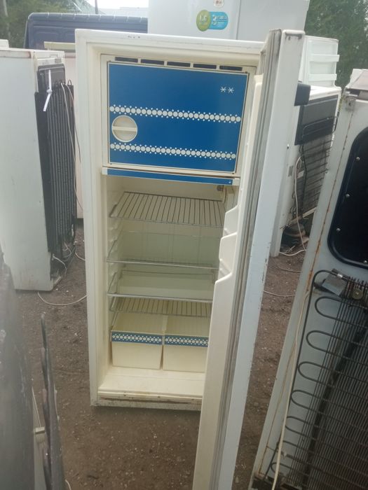Продам рабочий холодильник