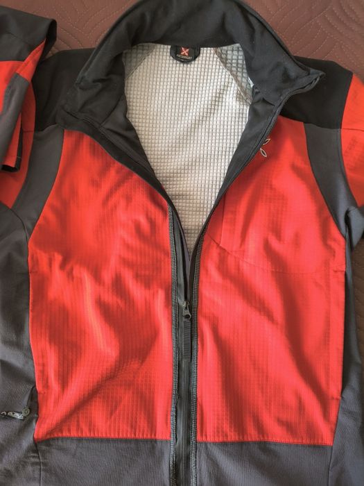 Продавам мъжко туристическо яке