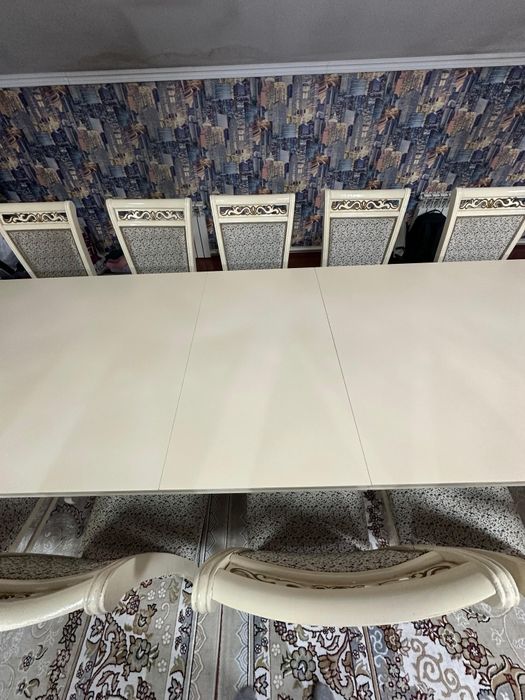 Обеденный стол для 12 человек