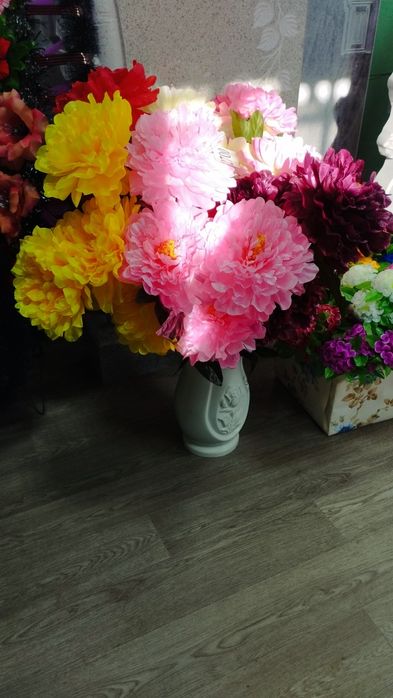 Искусственные цветы, венки