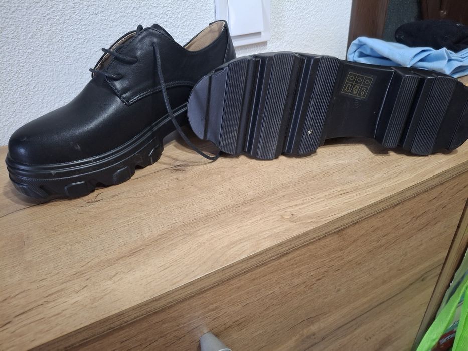 Чисто нови обувки  размер 41