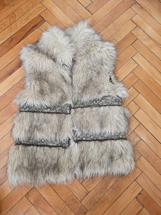 Дамски бежов елек