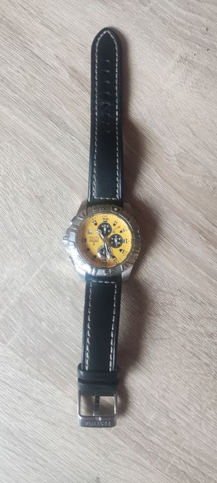 Часовника е във перфектно състояние работи FESTINA