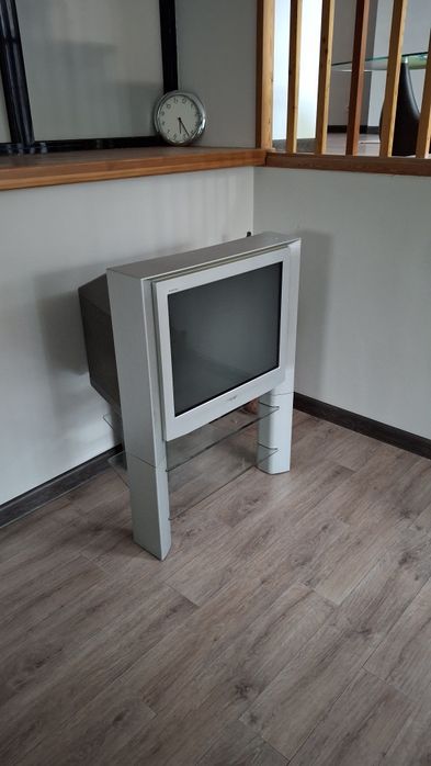 Продам телевизор "Sony" с подставкой