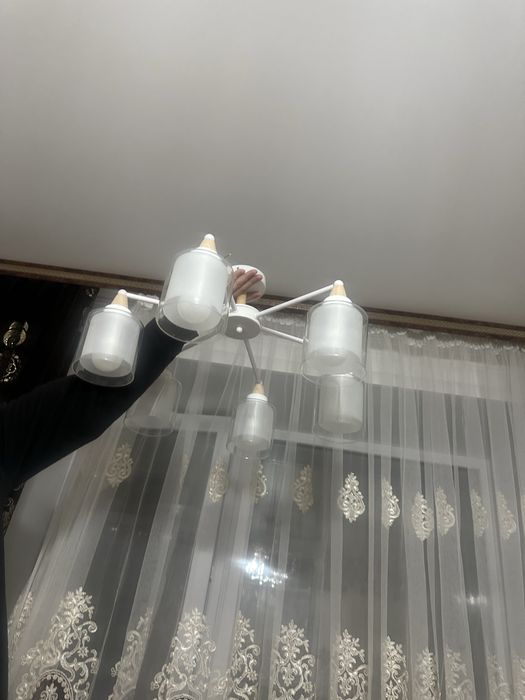 Продам люстру за 7200