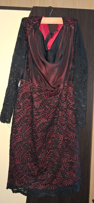 Дантелена рокля над коляното