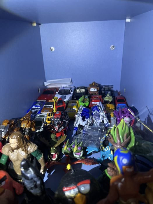 Фигурки от различни