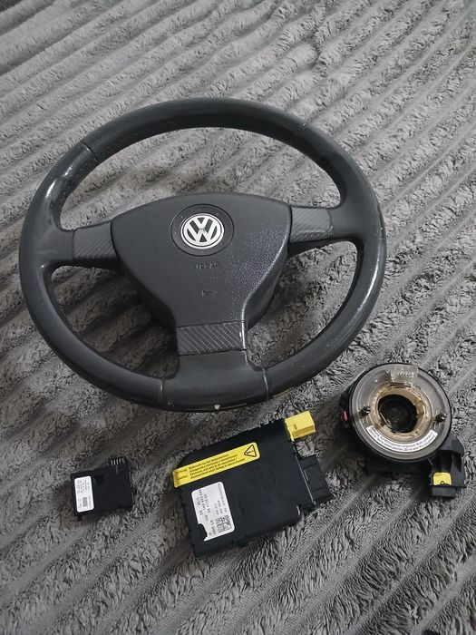Volan golf 5  se vinde complet