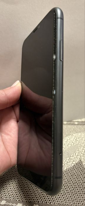 Продавам Iphone 11
