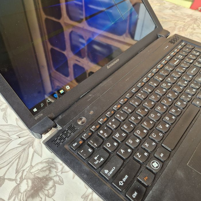 Ноутбук сотилади lenovo B570e