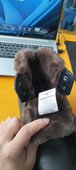 Продам  зимнию спецобувь 42 размер