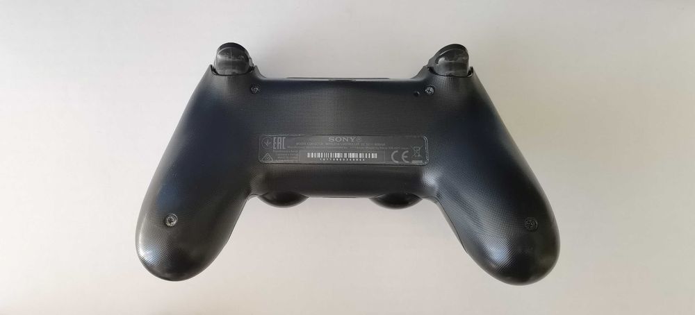 Конзола PS4 Pro с два оригинални джойстика