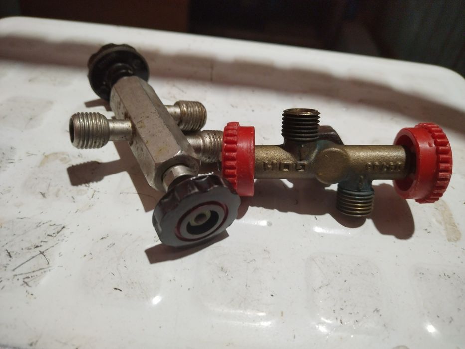 Двоен разклонител газов кран