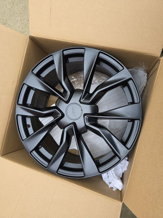 Jante de aliaj pentru  Tesla pe 18  marca silver line
