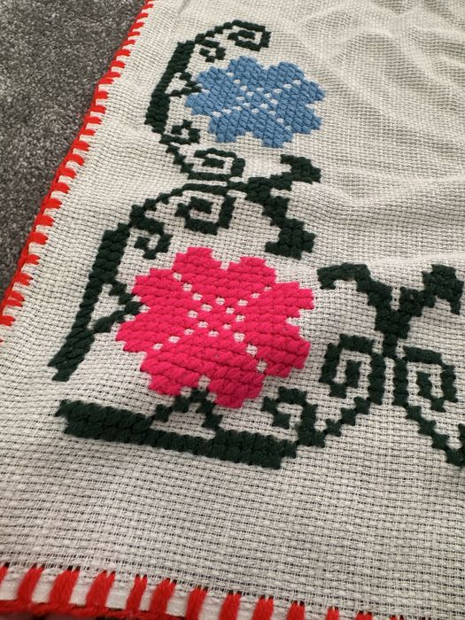 Fata de masă etamină cusuta manual