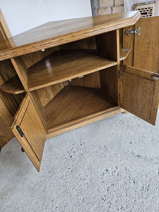 Comodă pe colț de lemn