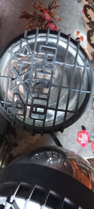 2 proiectoare halogen