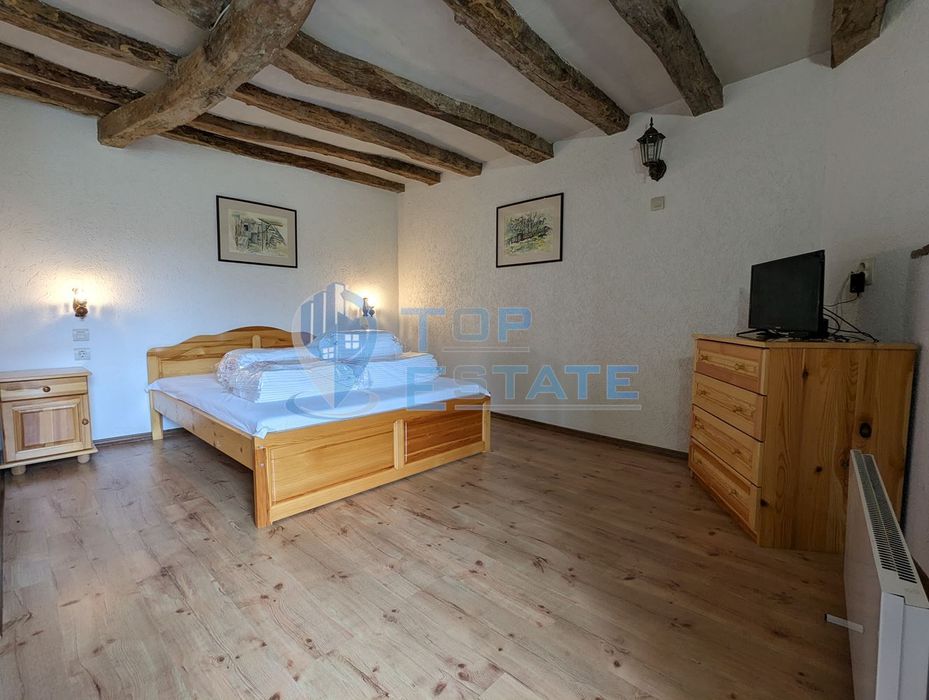 Продава се Къща в с. Емен, Област Велико Търново - 300 кв.м за 1030 €/кв.м - Снимка #1