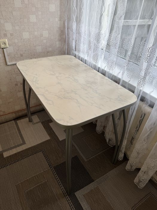 Кухонный обеденный стол