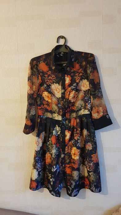 Продам платья, каждое по 5000