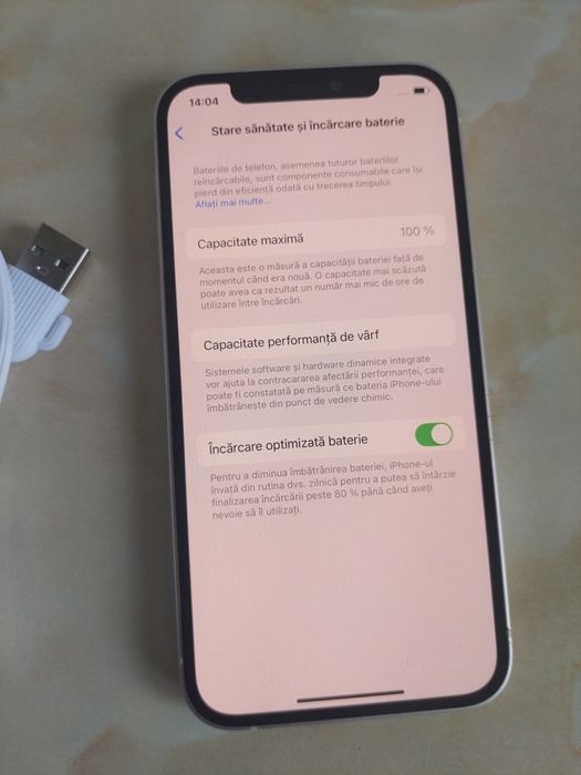 Vând Apple iPhone 12 alb [spart pe spate și cască defectă] /poze reale