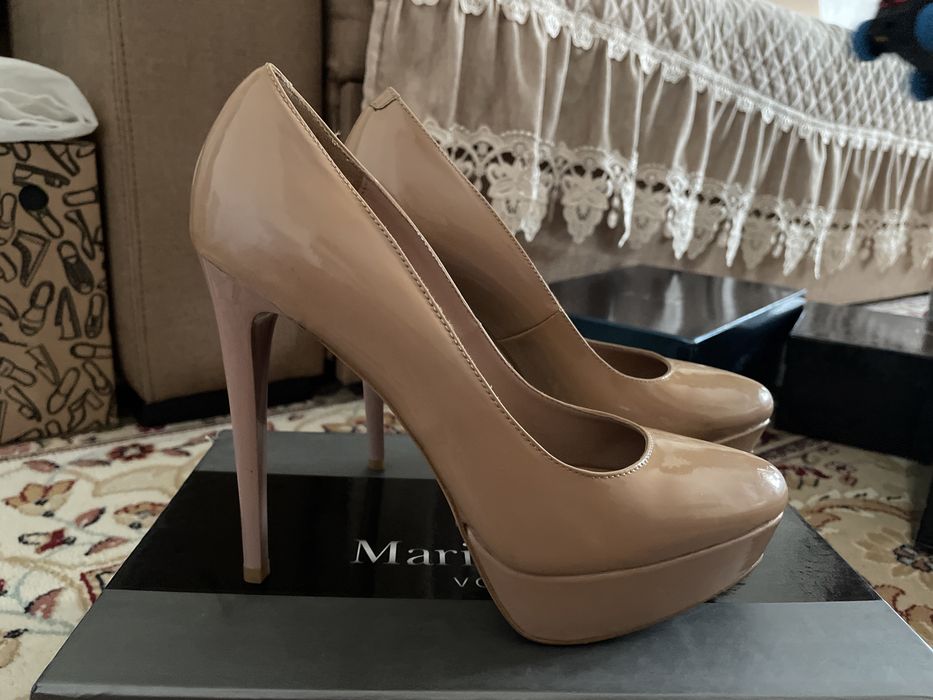 Продам туфли из лаковой кожи