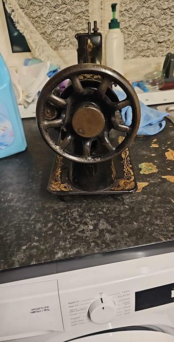 Masina de cusut veche