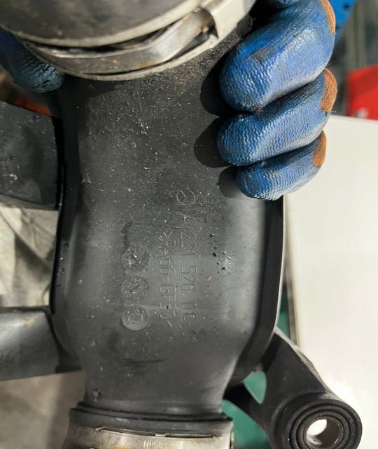 Furtun / tub intercooler dreapta 350 CDI A2215281482 Mercedes-Benz S-