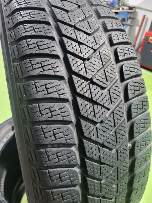 4 бр зимни 215/55/18 Pirelli