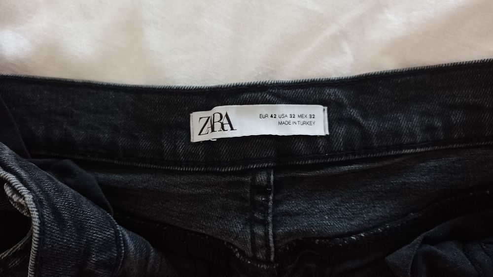 Blugi ZARA mărimea 42