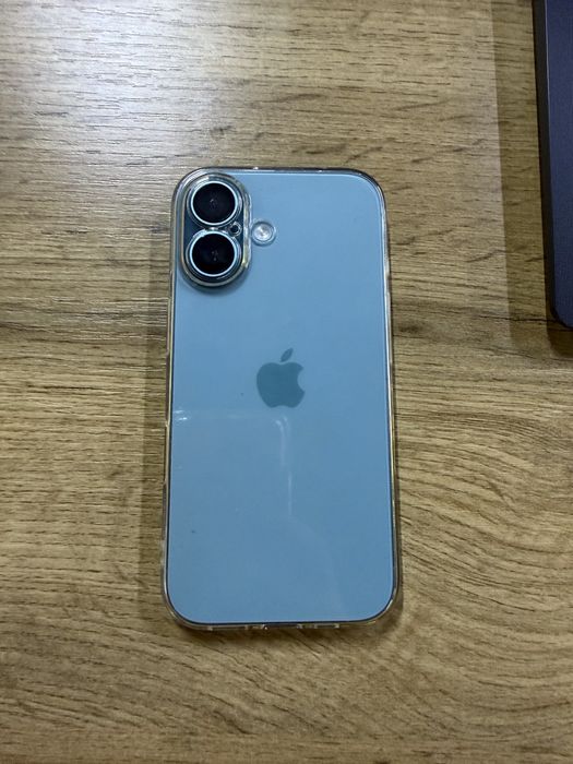 iPhone 16 в отличном состоянии