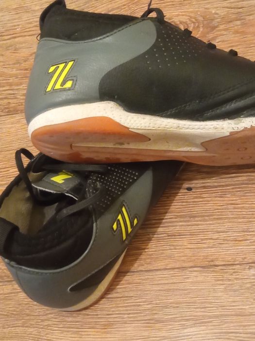 Кроссовка залник 36 размер