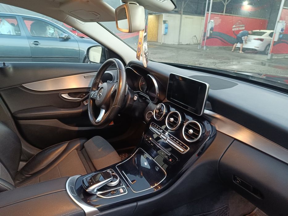 Vând  Mercedes Benz C200d