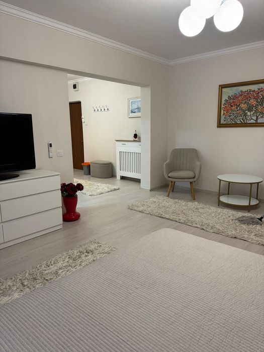 Particular inchiriez garsoniera