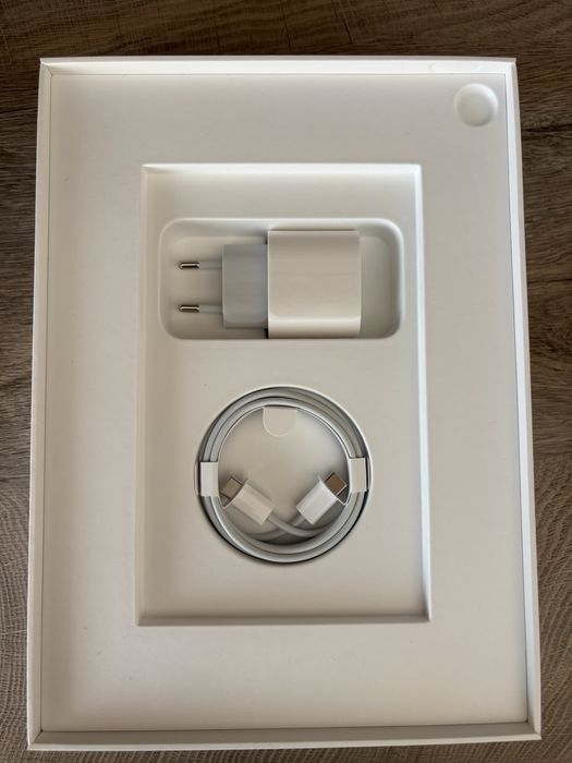 iPad Air 5 11”, M1, Wi-Fi 64 GB + Apple Pencil 2 +  клавиатура + кейс