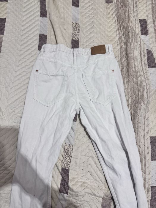 Бели дънки с дълъг крачол