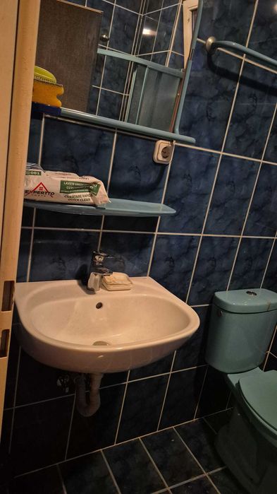 Închiriez parterul unei case cu etaj