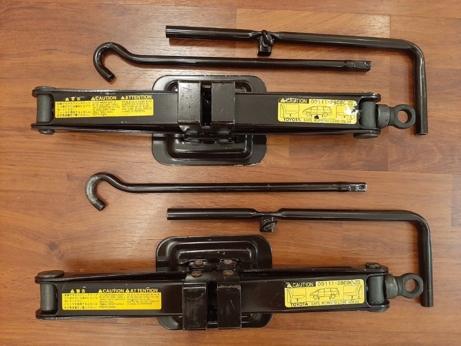 Продам родной домкрат Estima Lucida Previa