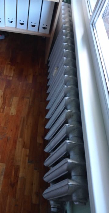 Продавам чугунен радиатор