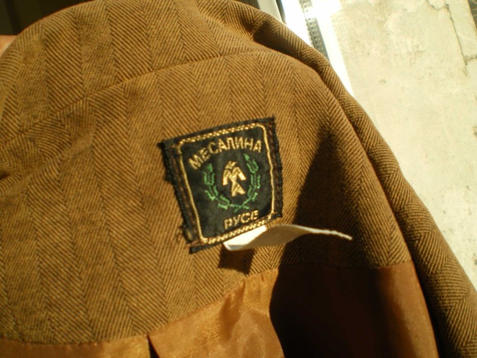 Дамски костюм - сако и панталон номер 48