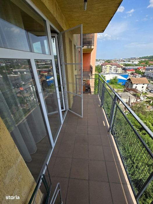Apartament 1 cameră decomandată Bucătărie separată Parcare exterioară