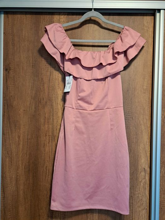 Rochie eleganta, cu umerii goi, cu eticheta