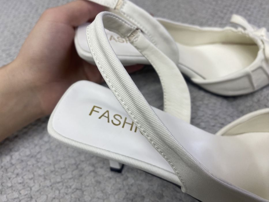 Туфли новые белые