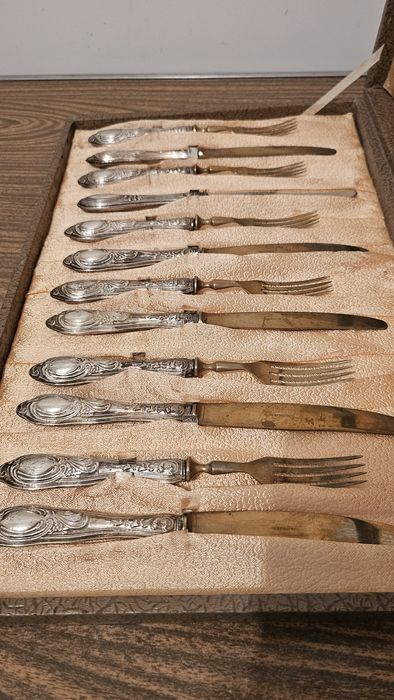 Сребърни десертни прибори