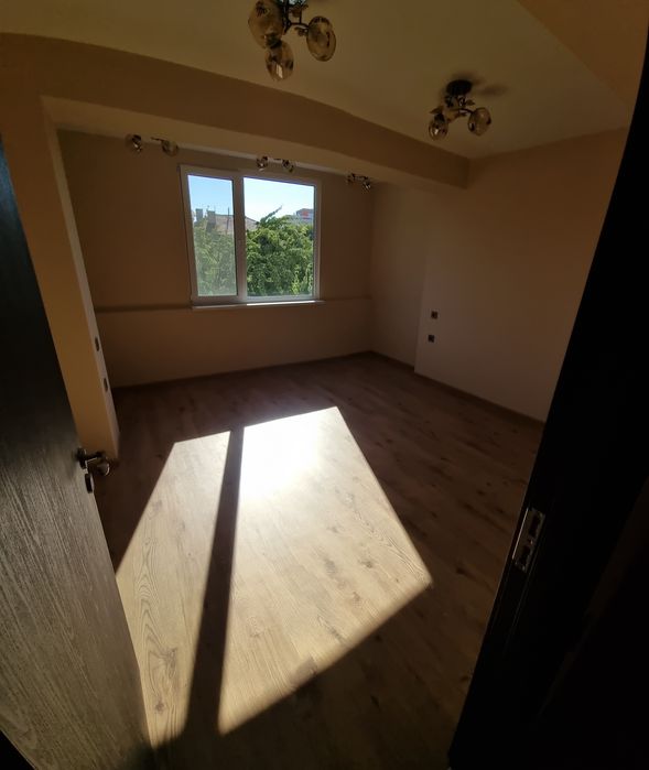 Продава се Тристаен апартамент в Ловеч, Широк център - 70 кв.м за 1152 €/кв.м - Снимка #3