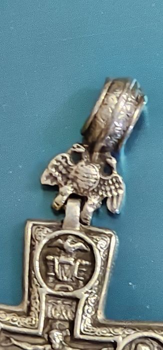 Крестик ручной работы