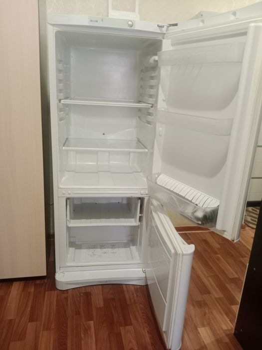 Холодильник б/у в хорошем состоянии