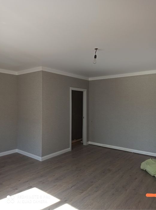 Поклейка обоев, покраска  стен и потолков