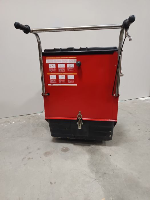 Бензинова метачна машина